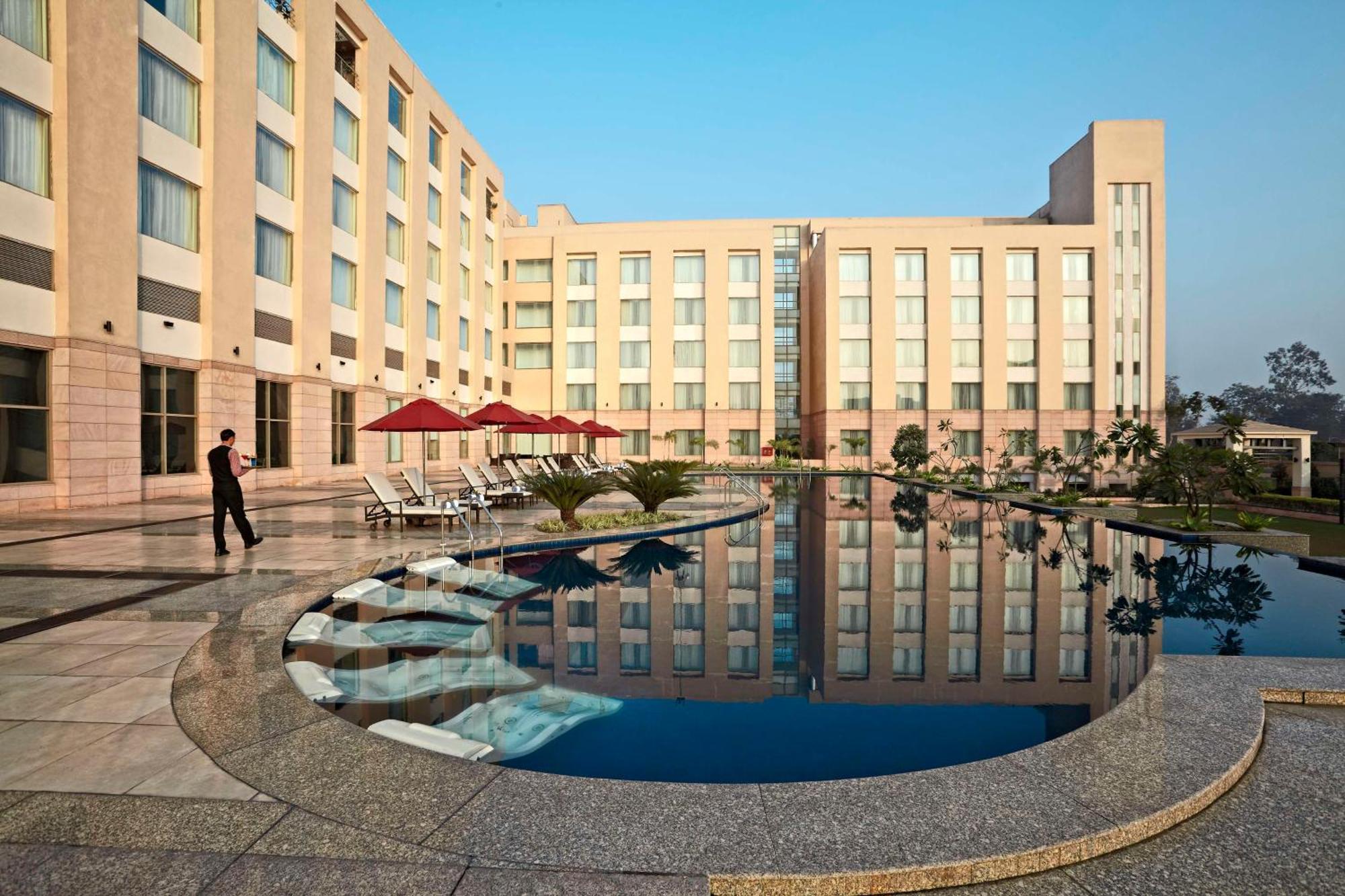Radisson Blu Hotel Rudrapur Exterior foto