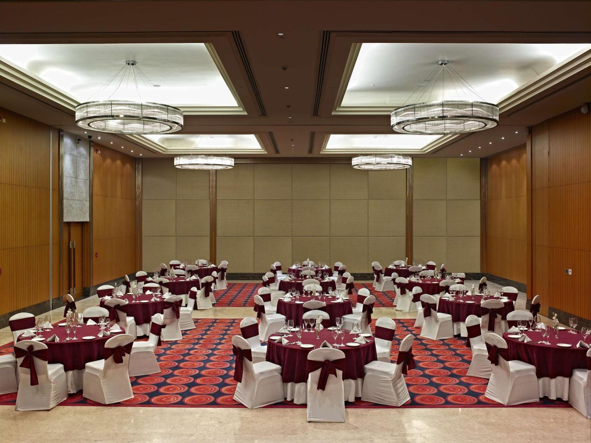 Radisson Blu Hotel Rudrapur Exterior foto