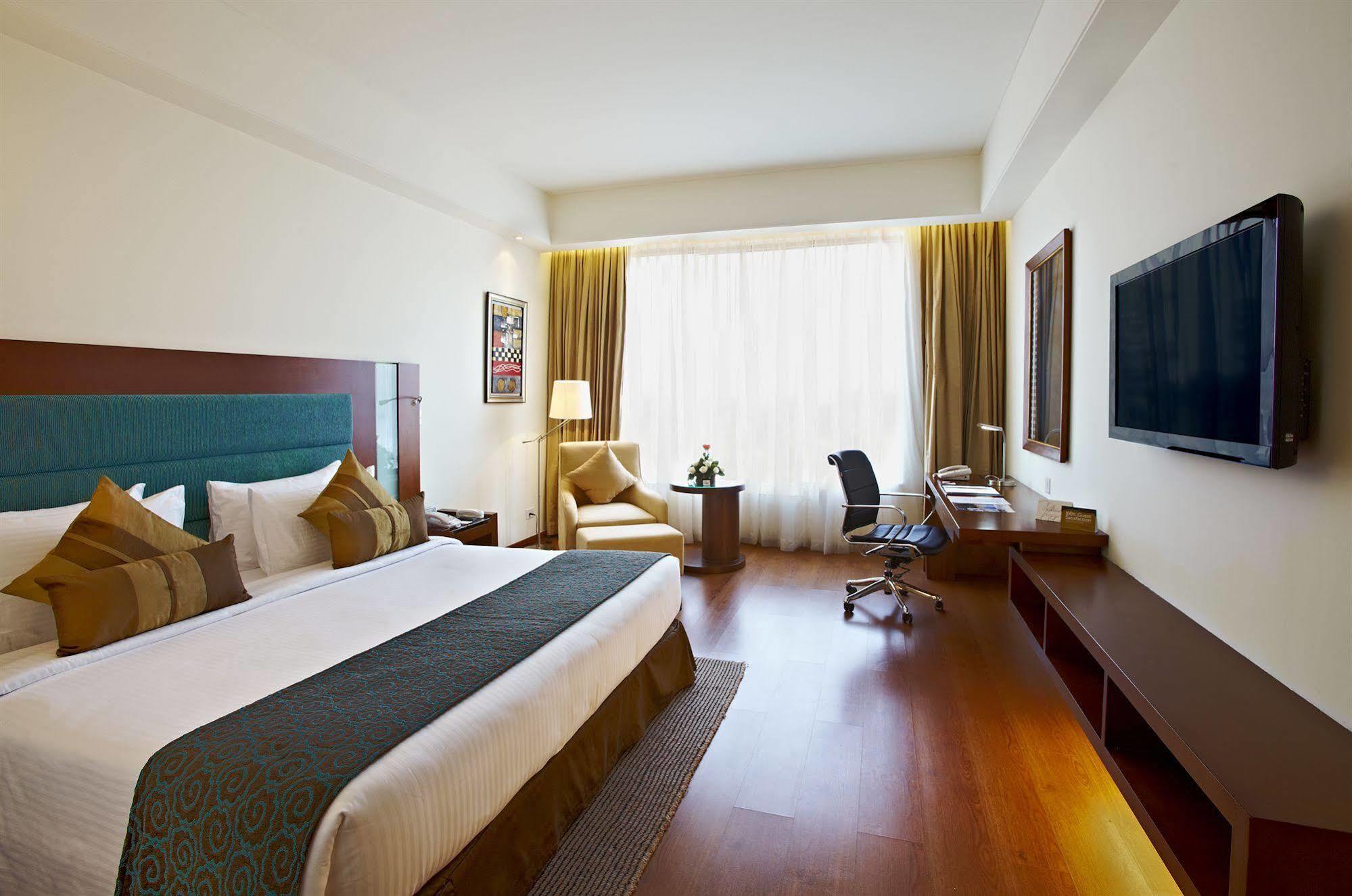 Radisson Blu Hotel Rudrapur Exterior foto